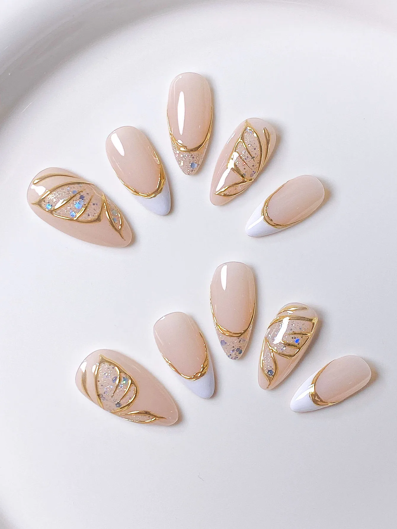 10 قطع من أظافر الخريف المصنوعة يدويًا، أظافر قصيرة، أظافر اللوز، أطراف فرنسية، أظافر ذهبية، أظافر بيضاء، أظافر وردية #3