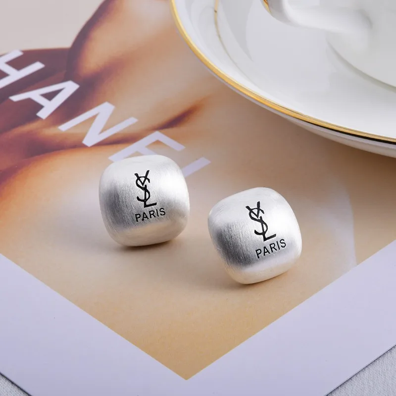 الفرنسية الرجعية مربع نحى الأقراط المعدنية الخفيفة الفاخرة الراقية الأقراط شخصية المتخصصة تصميم الأقراط الرياح الباردة #4