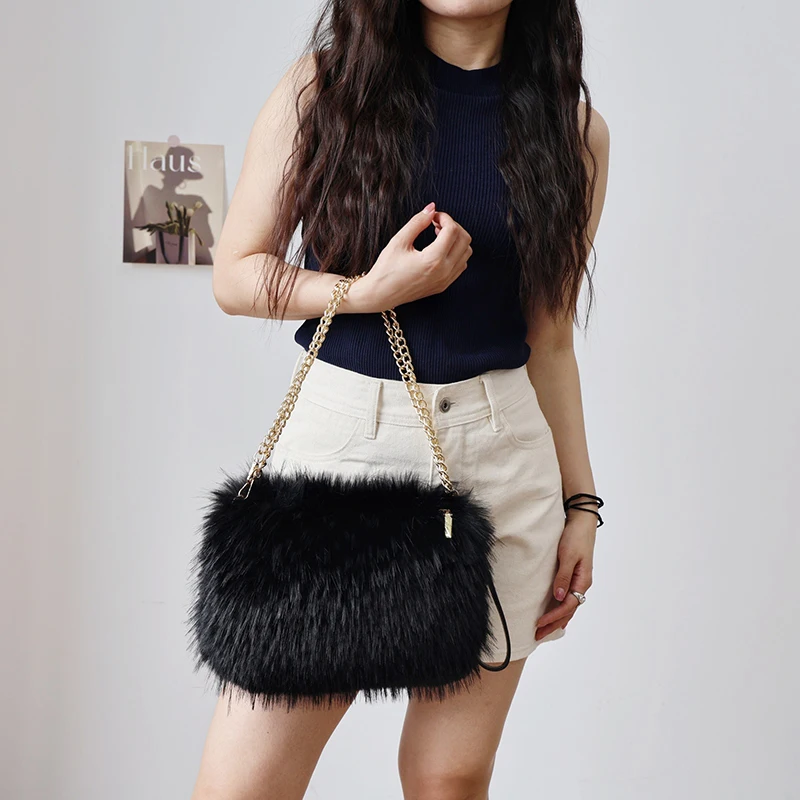 

Women Chain Square Bag Casual Faux Fur Tote Bag Versatile Fuzzy Crossbody Bag Soft Cute Fall Winter Female Purse