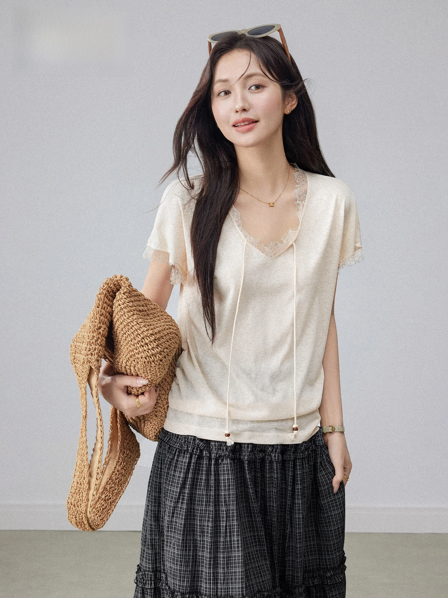 Chang Dou Dou Women's Short Sleeve T-Shirt Lace Patchwork V-Neck Ribbon Belt Summer Design Sense Unique French Style Top