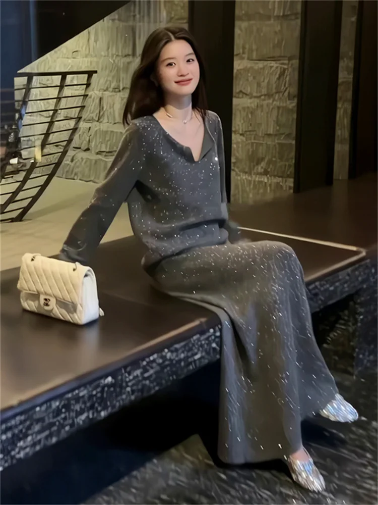 Schickes V-Ausschnitt Pullover und Rock Set Modisches Damen-Outfit für Herbst und Frühling Langer Ärmel Zweiteiler