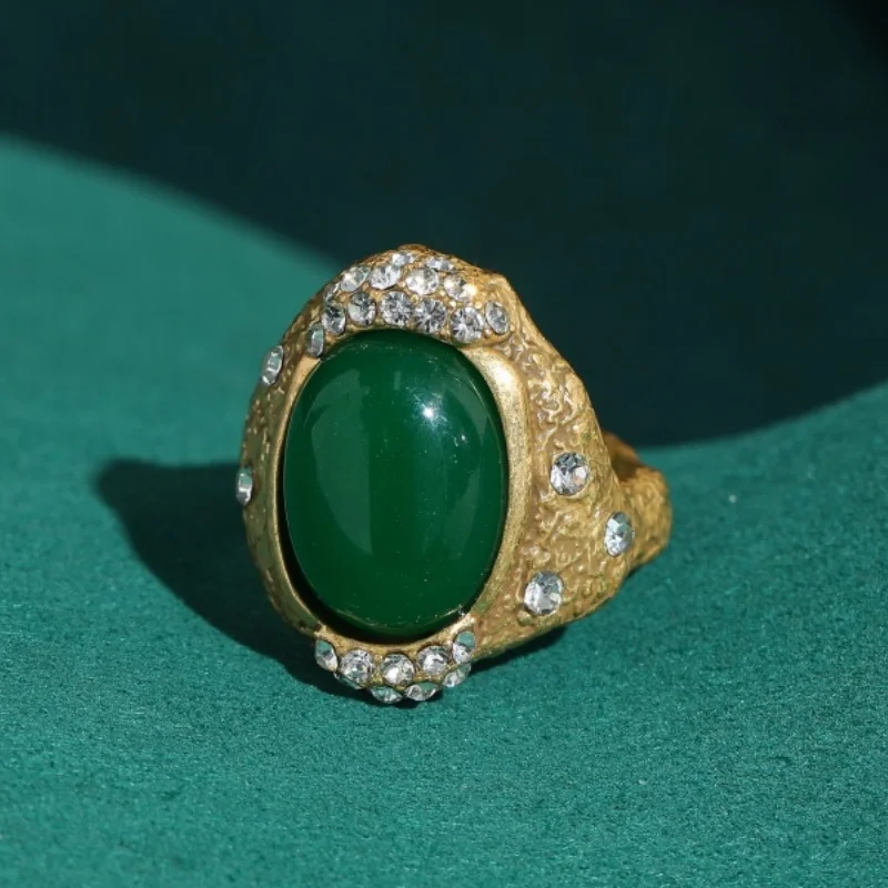 

Vintage Oval Green Natural Stone Ring for Woman Antique Gold Plated Victorian Anniversary Rhinestone Accessories Jewelry Trends