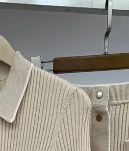 Abito da donna in due pezzi da ufficio da donna slim marrone lavorato a maglia con risvolto camicetta a maniche corte con minigonna abiti eleganti da ufficio