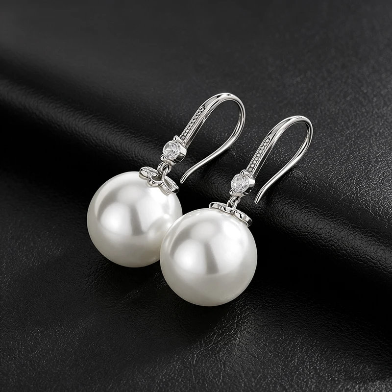 OZAN 925 Sterling Silber Ohrhänger mit runden Muschelperlen 10mm 12mm 14mm Trendiger klassischer Damenschmuck Jubiläumsgeschenk – Detail 4