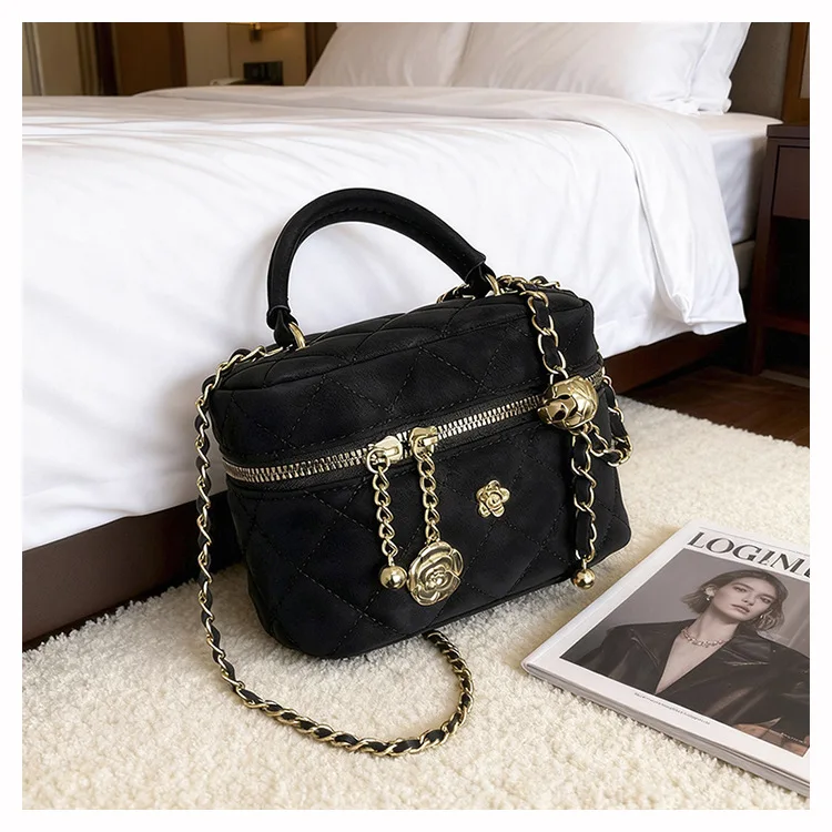 

Women's 2025 Autumn Winter New Quilted Chain Makeup Bag - High-End Texture Fashionable Versatile Crossbody Handbag