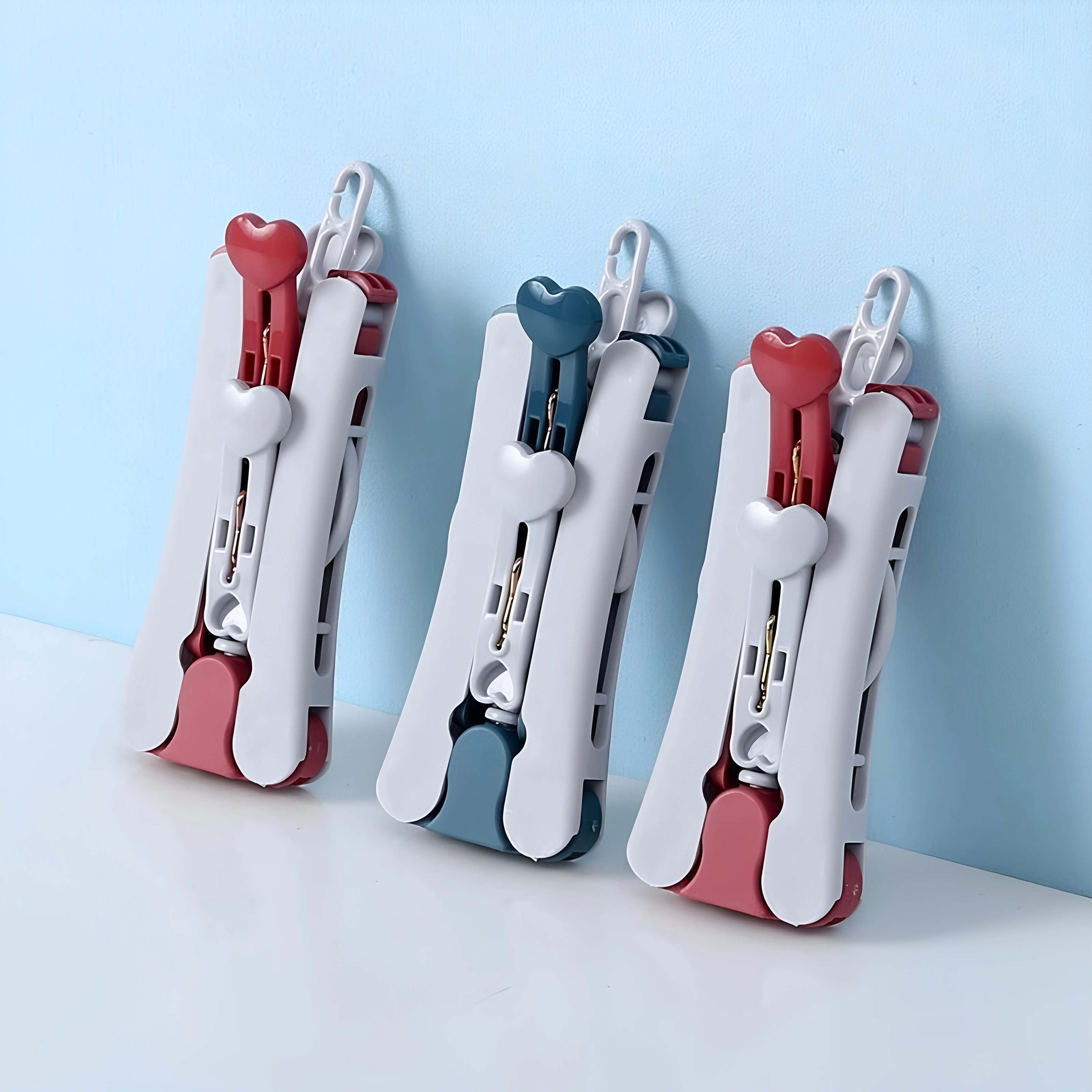 Travel Essential Portable Folding Clothes Hanger Women's Convenient Business Trip Hotel Stay Outdoor Camping Washing Kit