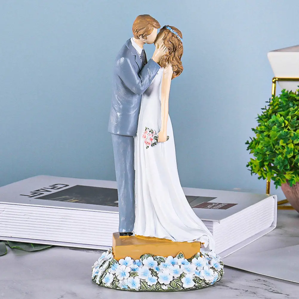 Handcrafted Resin Couple Ornament Wedding Decoration Romantic Kiss Theme Fine Workmanship Fade Resistant Compact Table Decor