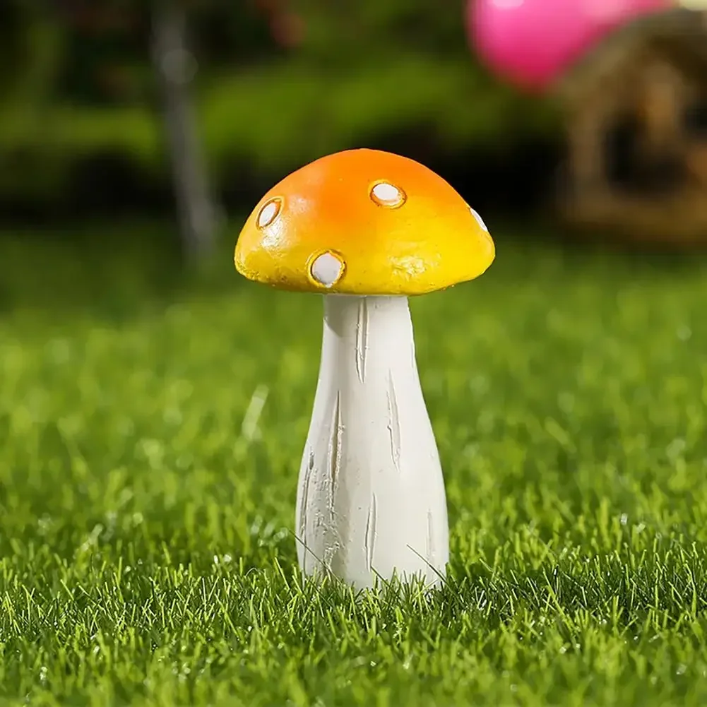 Great Mushroom Figurine Durable Creative Decorative Vivid Mushroom Statue Eco-friendly Resin Garden Ornament for Home