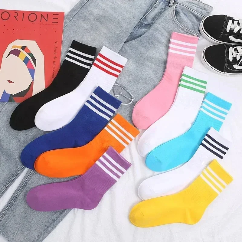 Medias de algodón versión coreana para hombre y mujer, calcetines deportivos de tubo alto de Color sólido, calcetines de moda