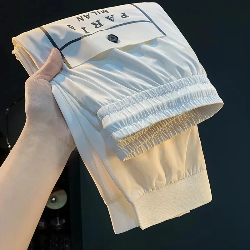 

Летние тонкие повседневные мужские брюки, свободный крой и завязка на щиколотке, спортивные модные, длинные быстросохнущие.