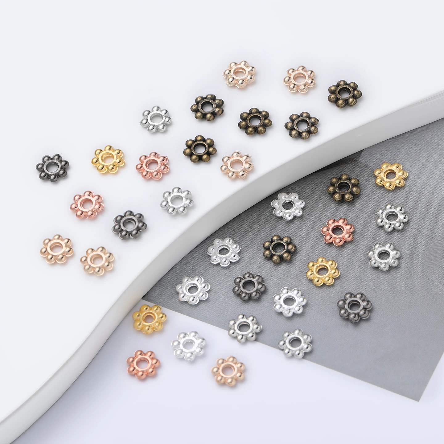 200 Stück Siebenblättrige Blumen-Schneeflocken-Abstandsperlen, Anhänger für DIY-Armbänder, Schmuckherstellung, Zubehör – Detail 6