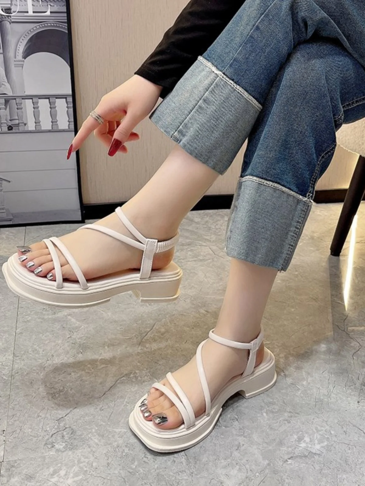 All-Match Retro Woman Shoes Clear Heels Flat Sandals 2024 Summer Suit Female Beige Original Low Without Velvet Black Outside Com