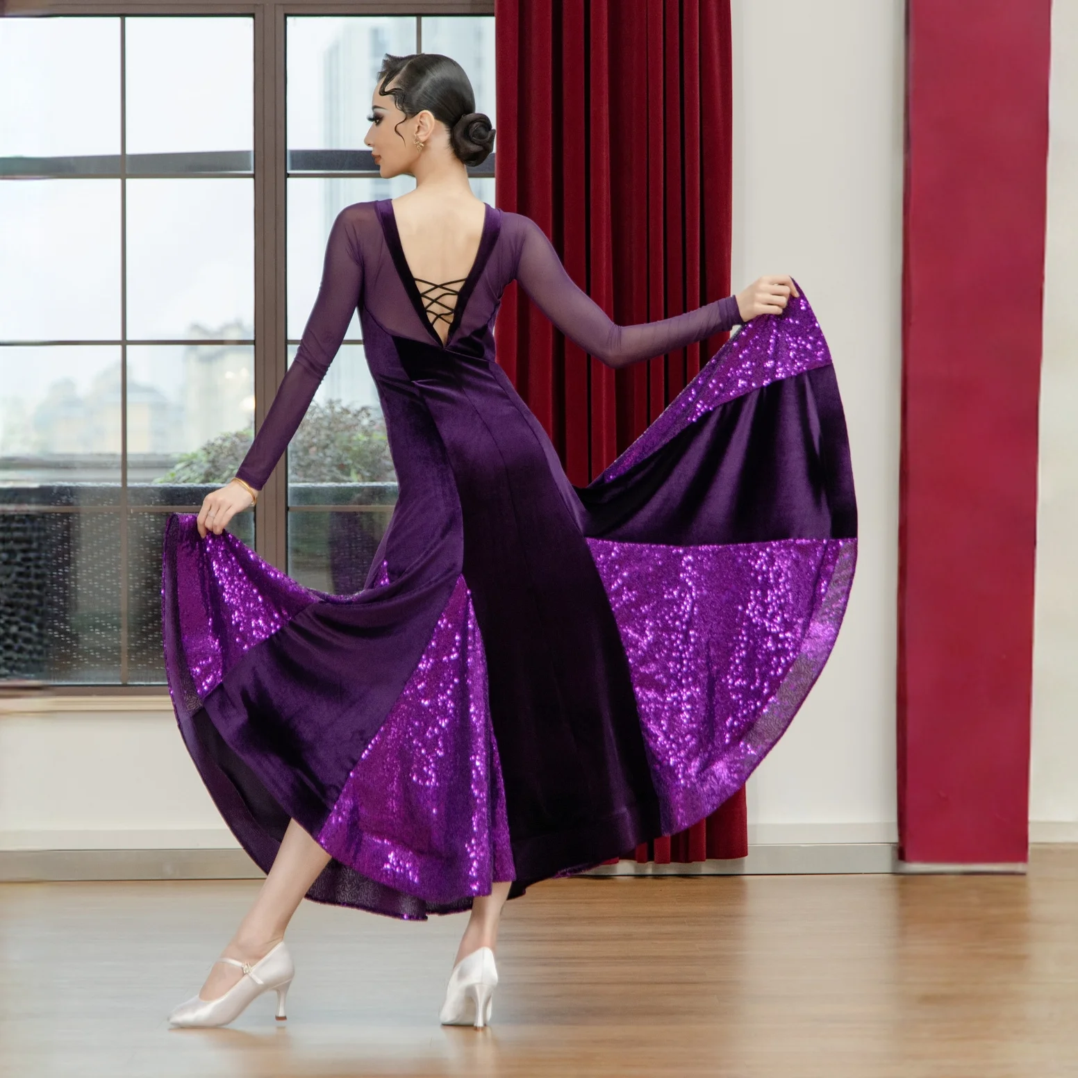 2026 Nuovo Femminile Sala Da Ballo Concorso di Ballo Vestito Per Le Donne Prestazioni Moderne di Danza Sexy Maglia Con Maniche Velluto Valzer Vestito XH3970