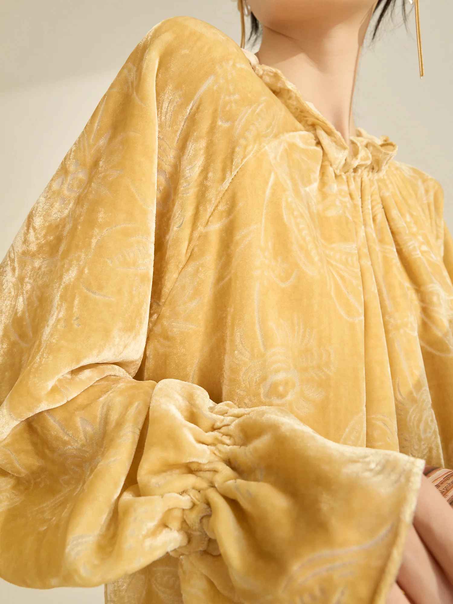 

New Chinese Sle Velvet Floral Embroidery Long Sve Women's Top And Skirt Set Faionable Traditional Floral Print Outfit