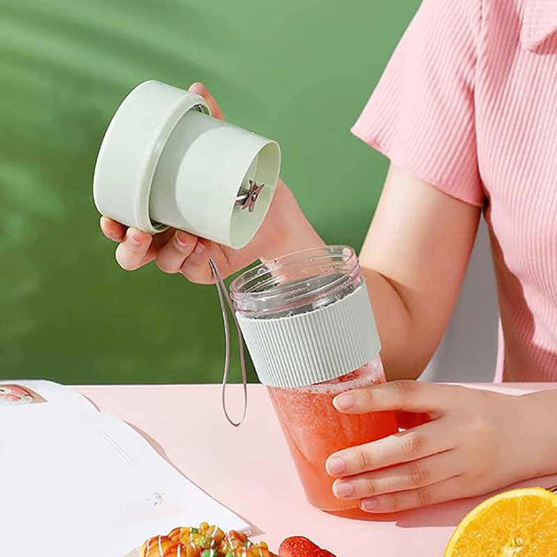 350ML Mini Juicing Cup Portable Juicing Machine Home Travel Office Juicing Machine Portable Cup Rechargeable Blender Portable