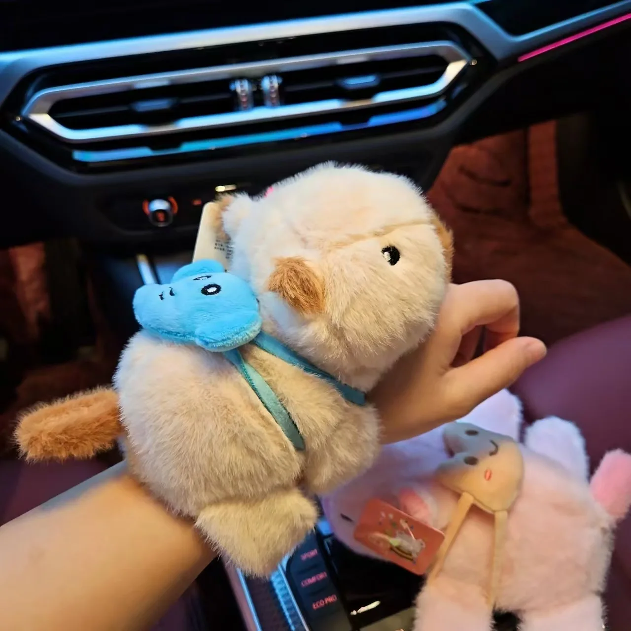 กำไลข้อมือสแนปริงคาปิบาร่าแบบสปอร์ตใหม่ พร้อมหางหมุนได้ ตุ๊กตาคาปิบาร่าสุดฮิตในโซเชียล