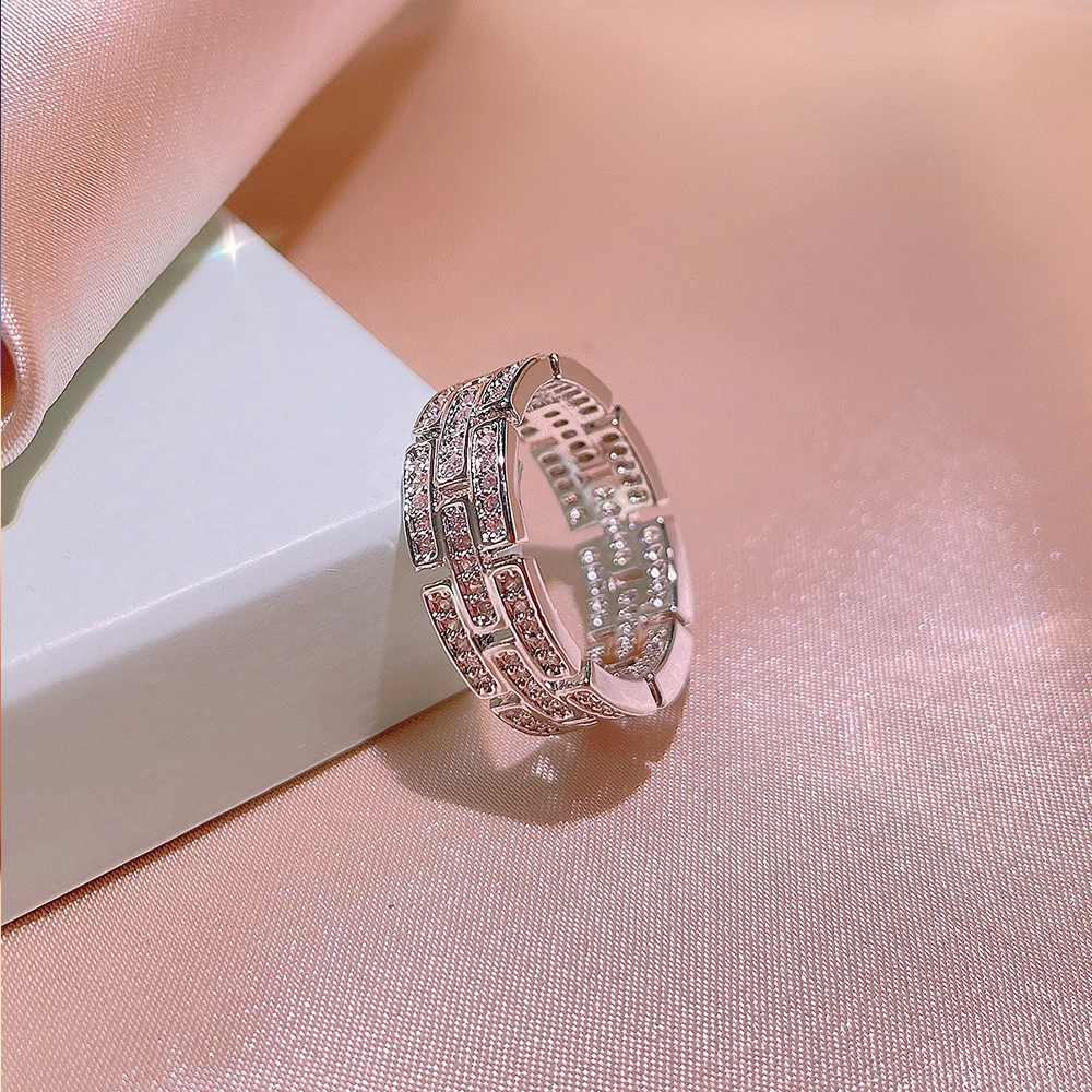 Huitan Fashion Linked Wedding Bands Silver Color Rings for Women Paved White CZ Geometric Shape Finger-ring Statement Jewelry