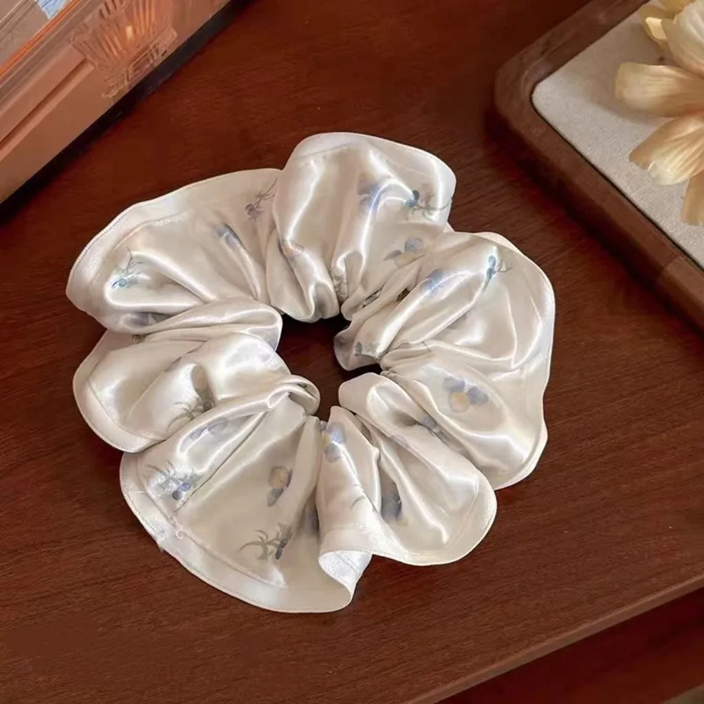 Eleganter Spitzenblumen-Scrunchie im koreanischen Stil, großer Haargummi für Damen und Mädchen, trendiges Haar-Accessoire für den Alltag. – Detail 15