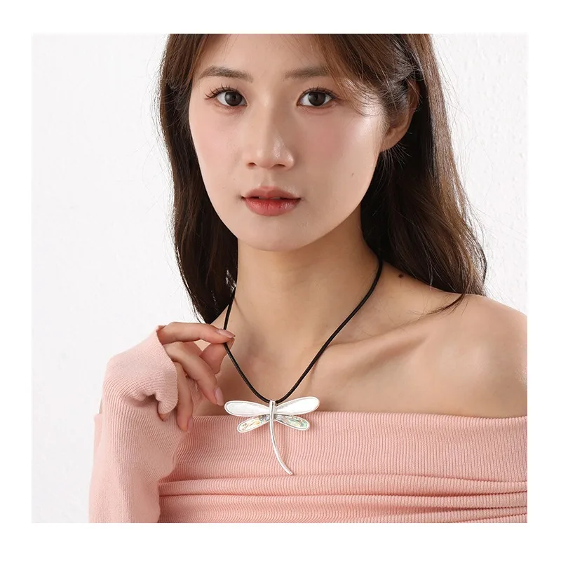 

Hot-selling New Models for Versatile Popular Necklaces, Dragonfly Shell Women's Short Pendants