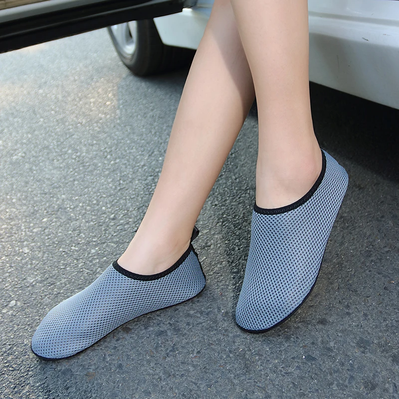 

2026 Couple Aqua Shoes Summer Lightweight Men Water Shoes Quick-drying Women Beach Shoes Soft Anti-slip Sneakers Free Shipping