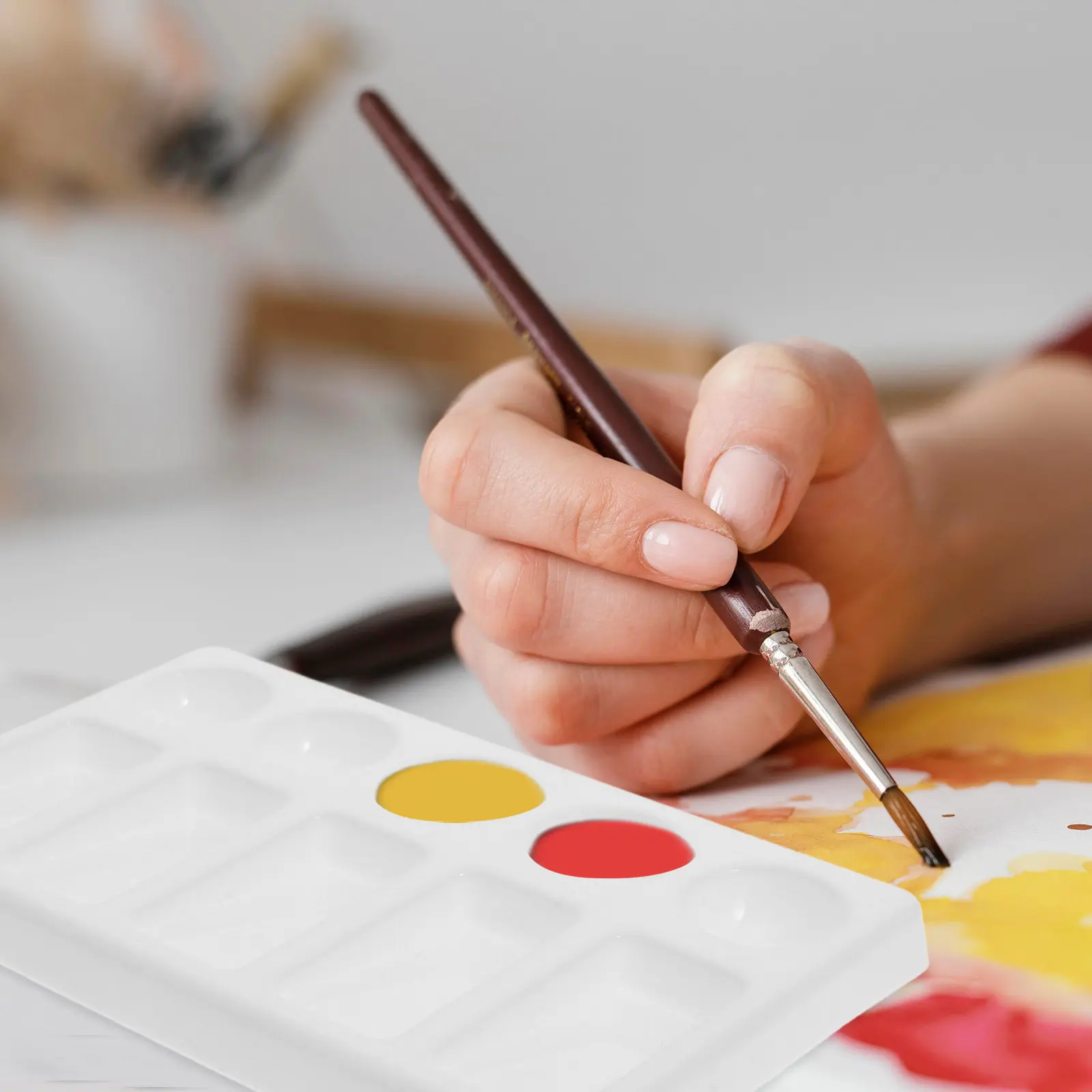 

Versatile Paint Mixing Palette Set with Integrated Spatulas for Artists Reusable Plastic Painting Tools for Beginners