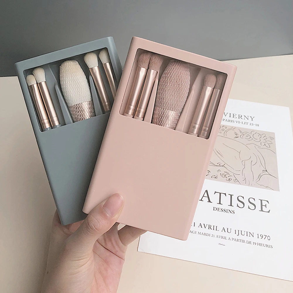 Conjunto de pincéis de maquiagem portátil com espelho para viagens - destaque labial, sombra e base em pó para mistura de ferramentas cosméticas