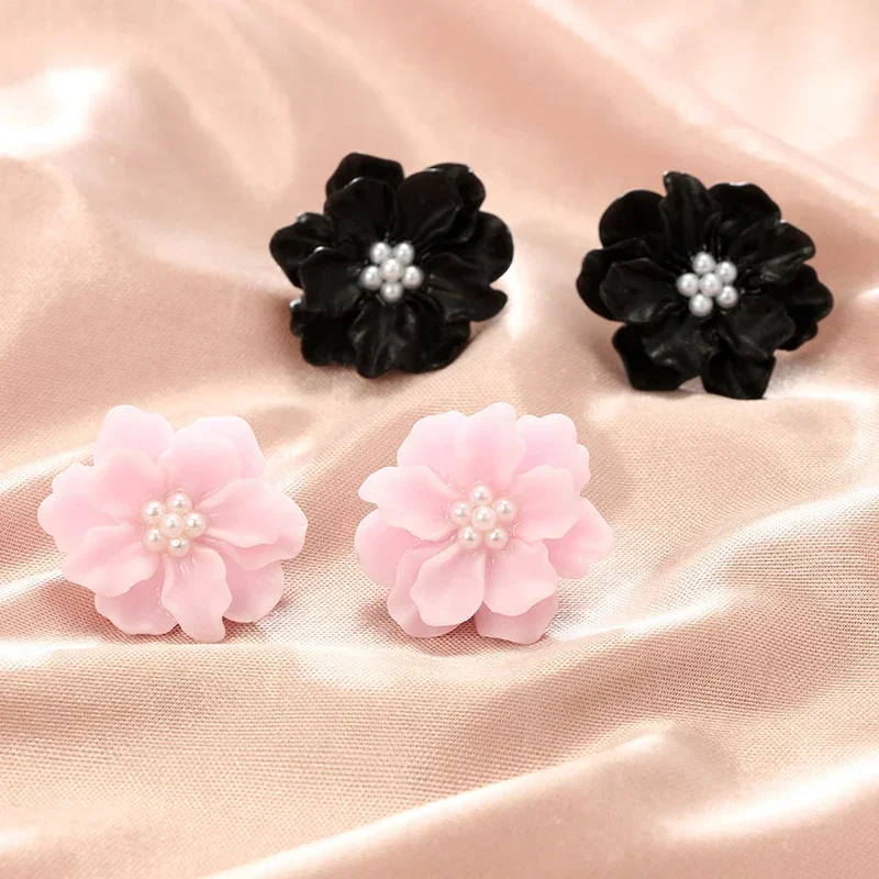 2024 New Korean Simple All-in-one Exaggerated Camellia Earrings Temperament Fresh Three-dimensional White Flower Pearl Earrings