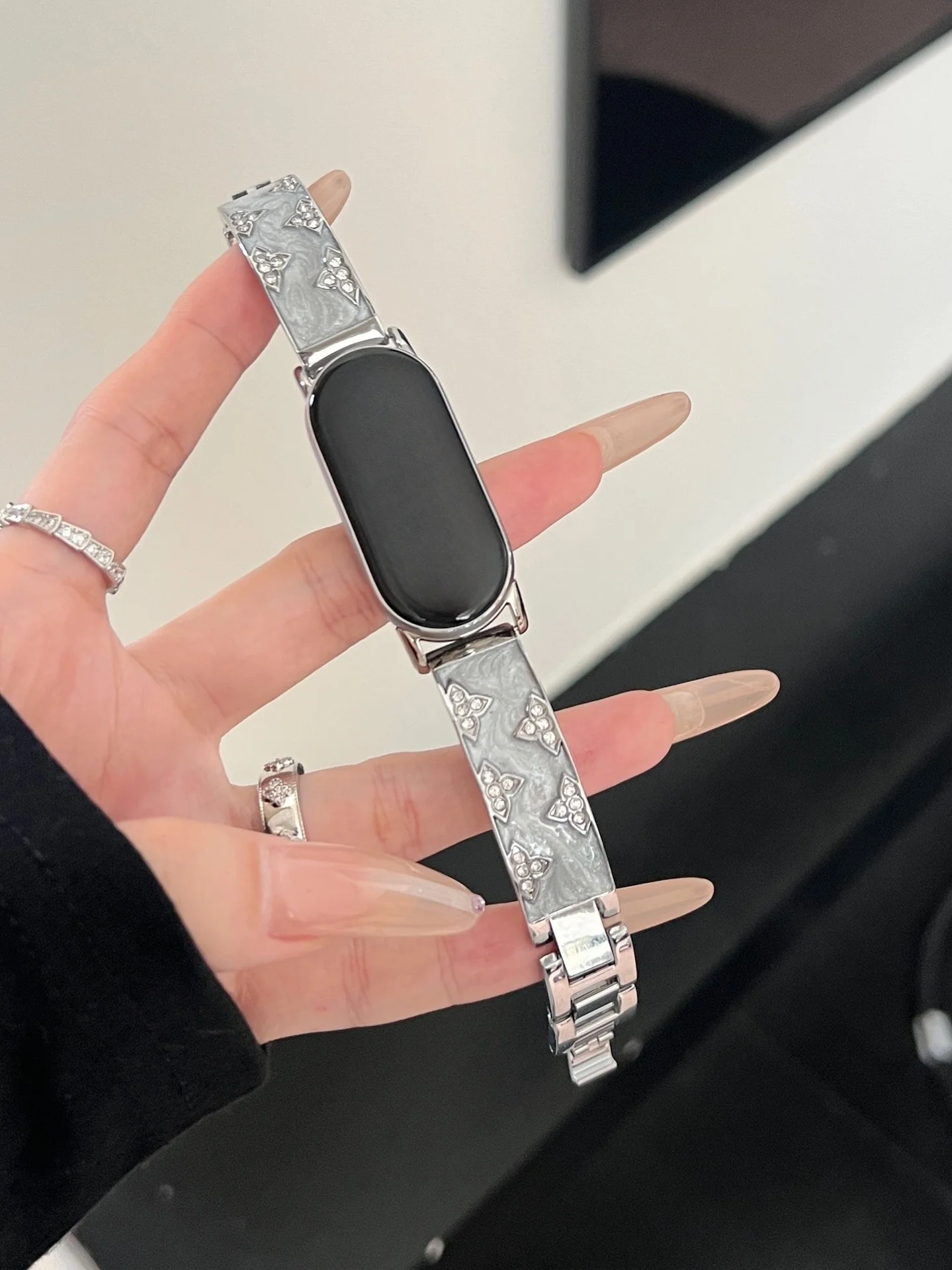 

Curved bracelet strap is suitable for Xiaomi Band 8Pro/9Pro，For Mi band 3/4/5/6/7，8/8NFC/9/9NFC/10/10NFC，For Redmi Watch5/4/6