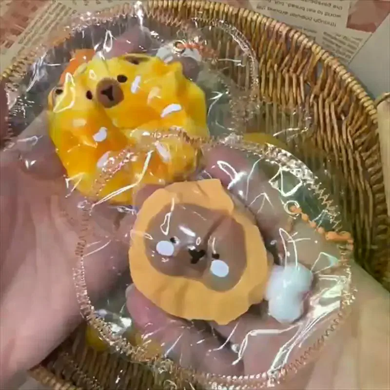 かわいいカピバラの握って遊べるおもちゃ、シリコン製ストレス解消おもちゃ、クリームのような感触の減圧おもちゃ、ゆっくり戻るキーホルダーチャームギフト
