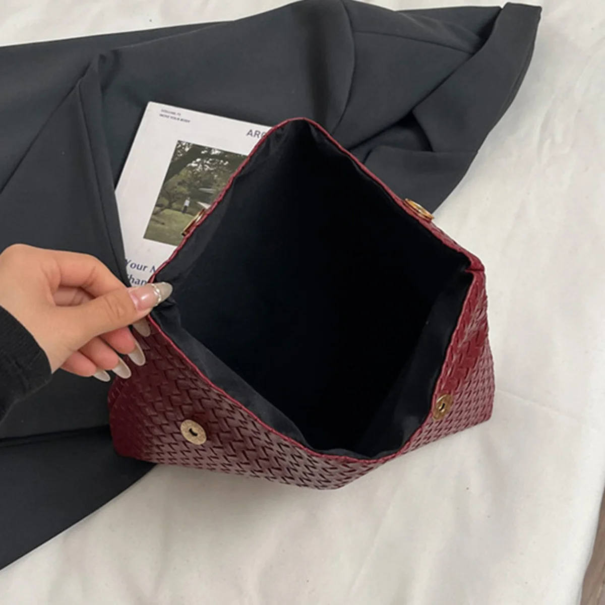 Braided Texture Fashion Retro Solid Color Clutch Bag PU with Lightweight Magnetic Closure Water Resistant for Daily Use image 4