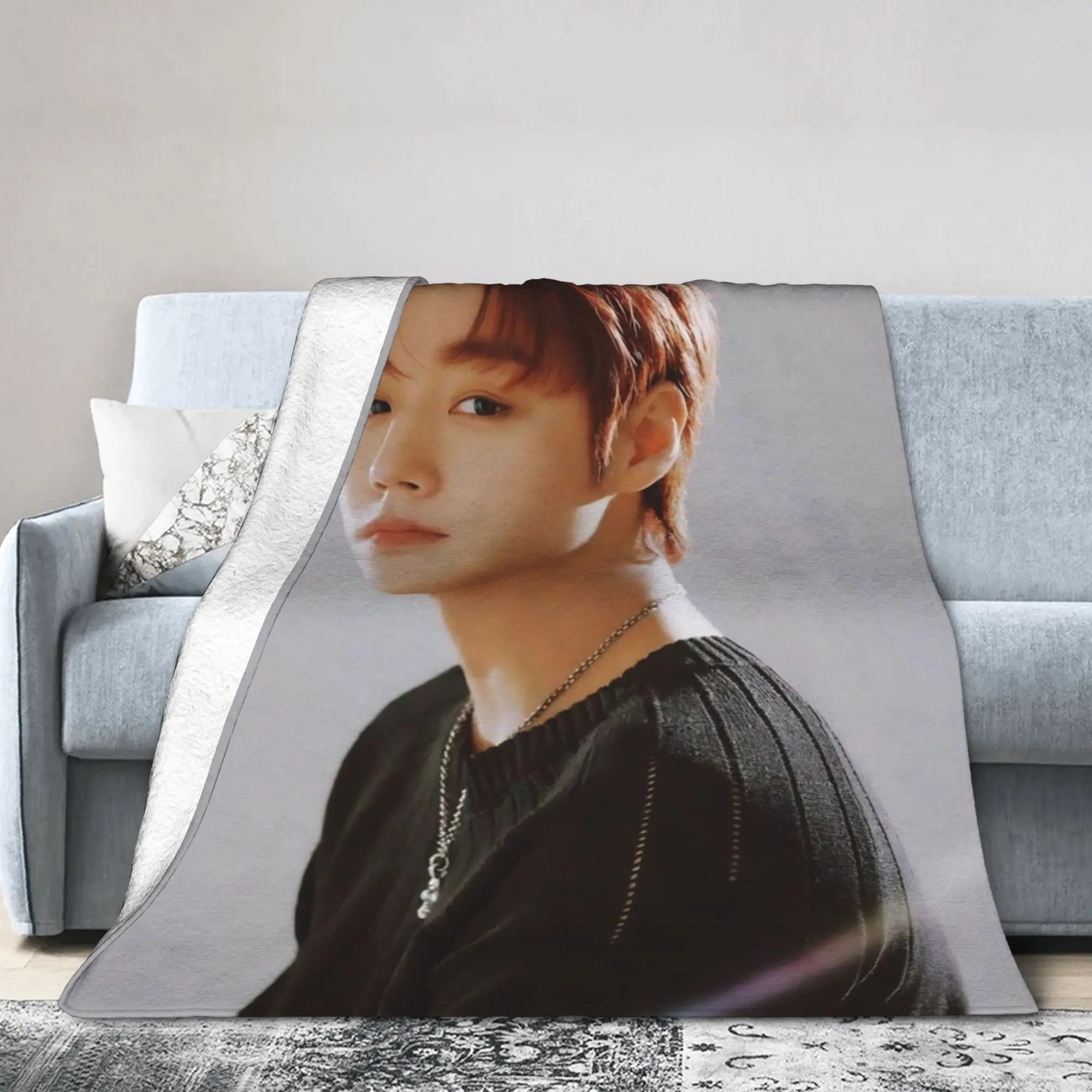 P-Park Ji-hoons Knitted Blankets Coral Fleece Plush Lightweight Thin Throw Blankets for Airplane Travel Bedroom Quilt