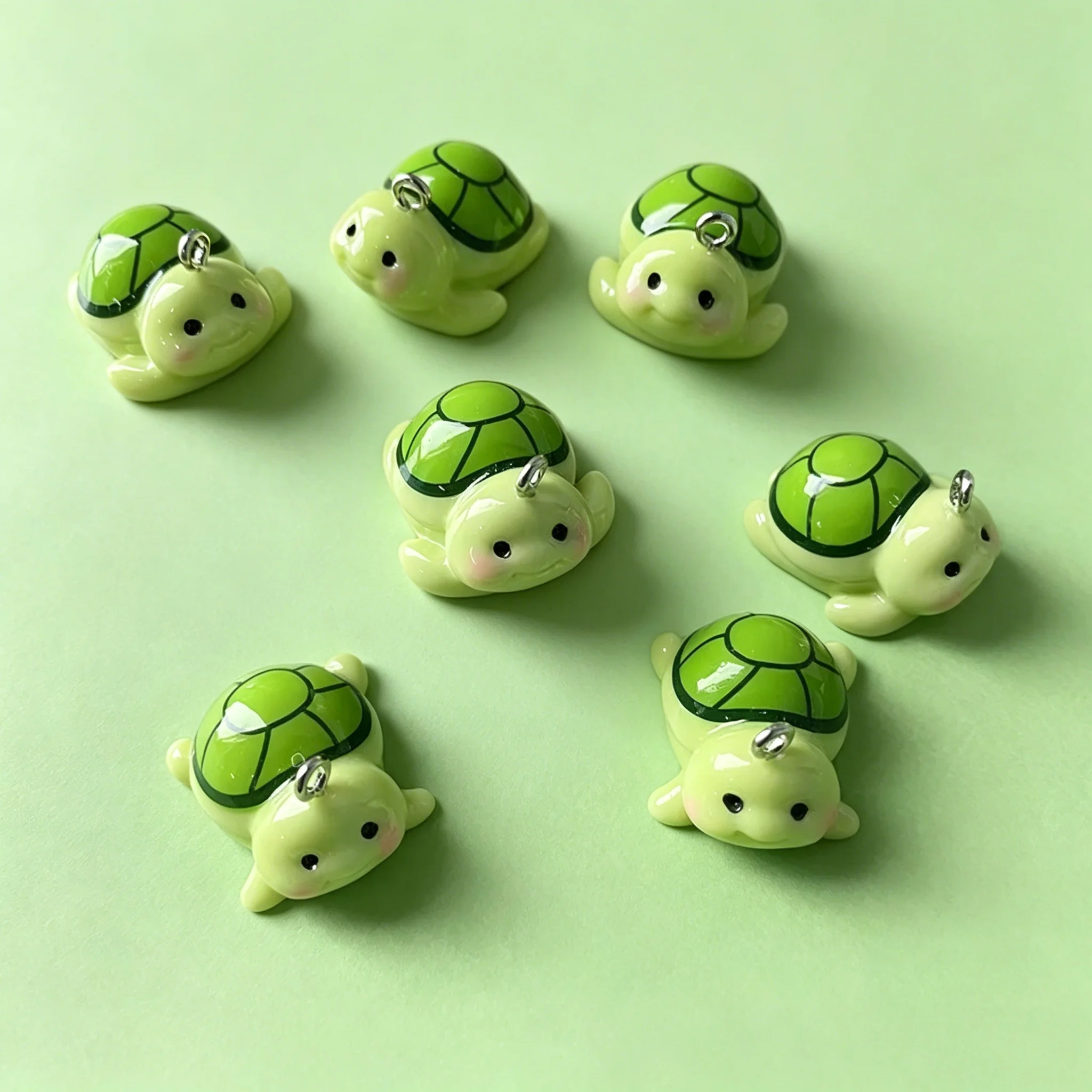 10 Stück Cartoon 3D kleine Schildkröten-Harzanhänger, niedliche Tieranhänger für Ohrringe, Schlüsselanhänger, DIY handgemachtes Schmuckzubehör – Detail 4