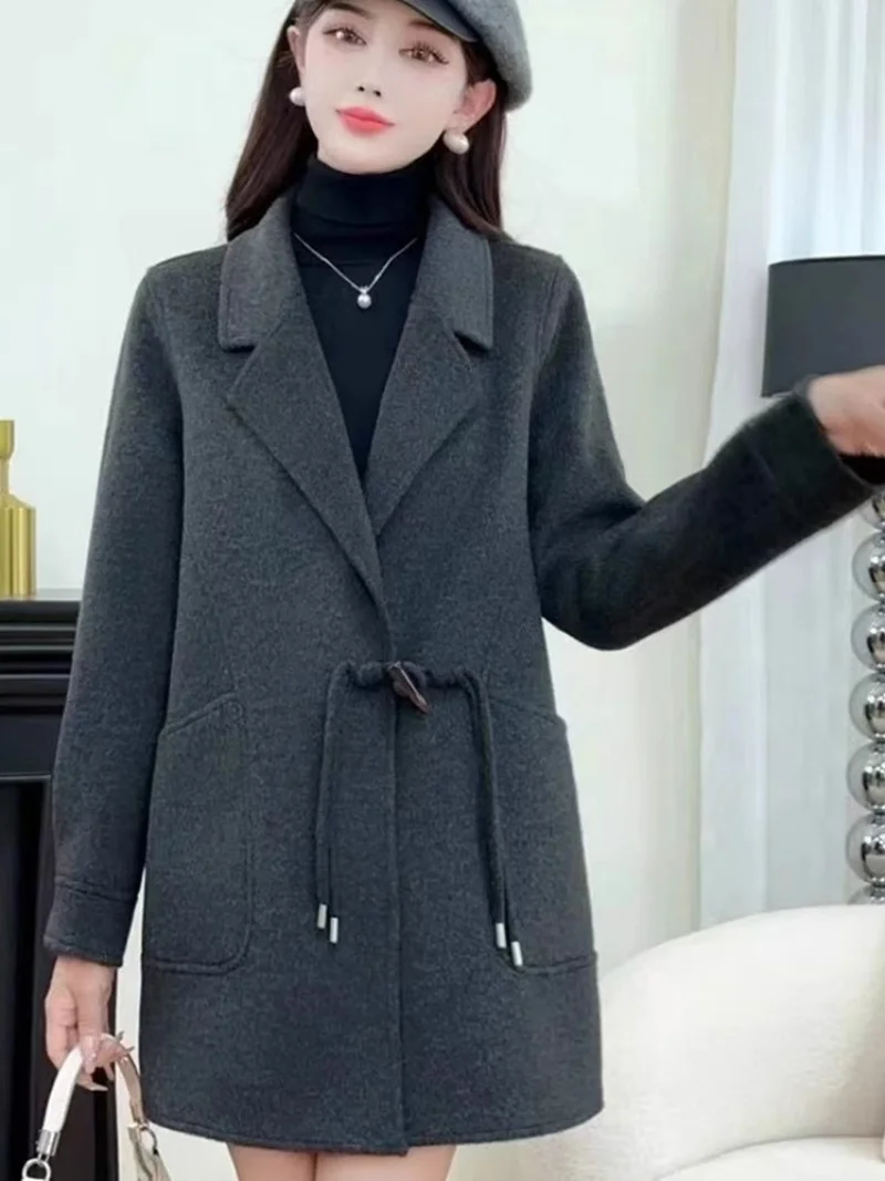 سترة صوفية مزدوجة الجوانب للنساء لخريف وشتاء 2025 موضة منتصف إلى طويلة فضفاضة تناسب أزرار القرن دعوى طوق علوي W860