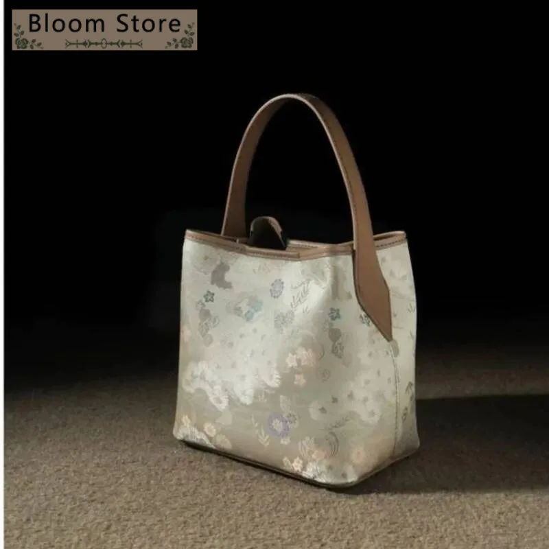 

Vintage Song Brocade Embroidery Handbag Women Cheongsam Dress Bucket Ladies Elegant Gentle Landscape Crossbody Bag 2025 New