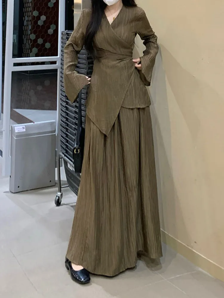 BJTZ المرأة حجم كبير أنيقة الخامس الرقبة مطوي غير النظامية تنورة عالية الخصر 2 قطعة مجموعة الربيع الصيف 2025 الزي الموضة #4