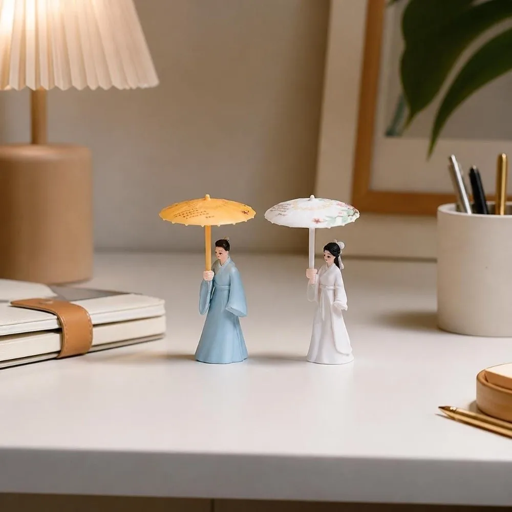 Antique Umbrella Couple Figurine Romantic Mini Miniature Landscape Decoration DIY Cartoon Character Couple Statue