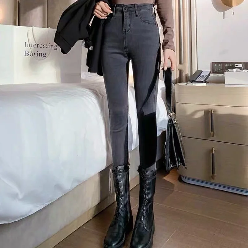 

Однотонные джинсы женские, облегающие, бархатные, тонкие, универсальные, зимние, в корейском стиле, элегантные, модные, для отдыха, женская подошва, популярные, шикарные, Ins