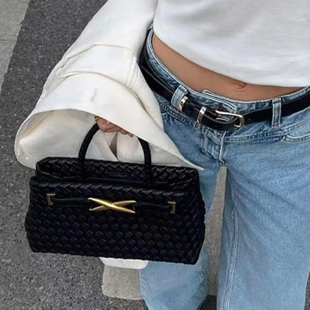 

Handheld Woven Bag For Women, Large Capacity For Women, Casual Commuting, Fashionable And High-end, Classic Bag