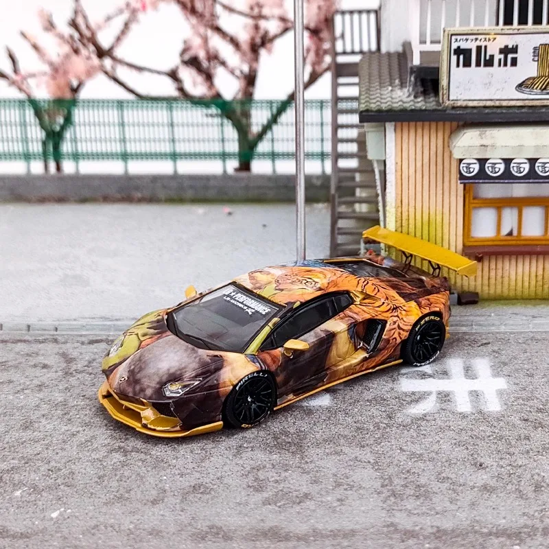 نموذج سيارة رائع مصنوع من خليط معدني عريض الجسم مقاس 1:64، هدية لصبي قوي، قابلة للجمع، زينة لسطح المكتب.