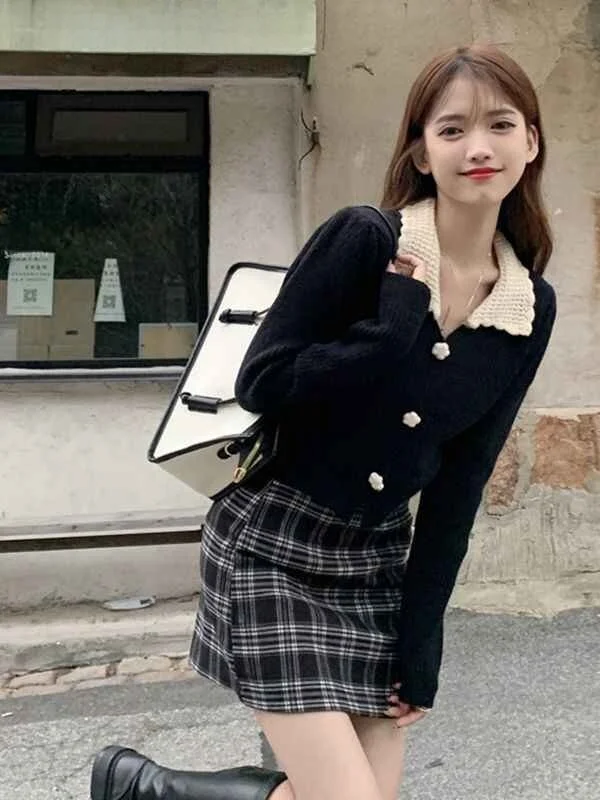 plus Size Women's Black Knitted Open Cardigan Autumn New Style Doll Collar Button Soft Style Age Reduction Sweater Design Sense