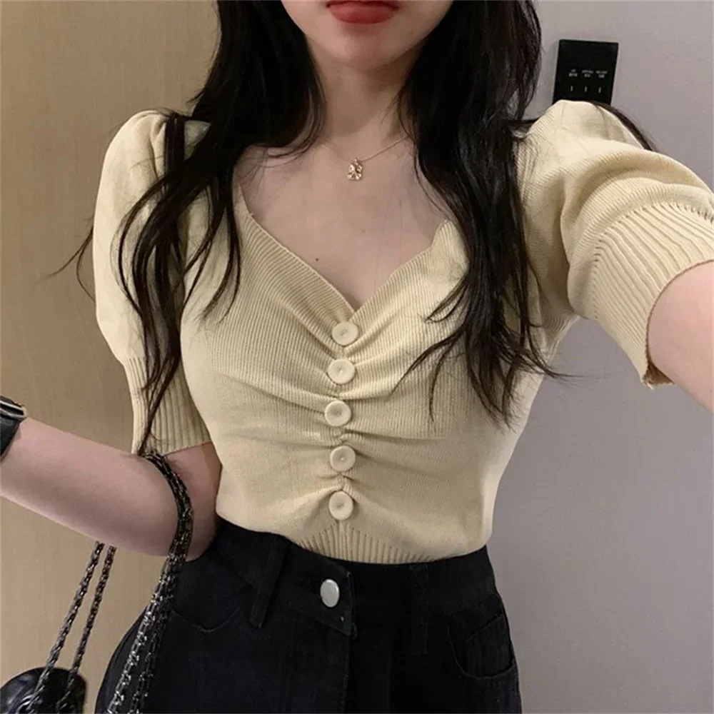 Top de punto de manga corta con botón para mujer, suéter con cuello en V, prendas de punto de oficina para verano, prendas de vestir elegantes de estilo coreano, Tops ajustados sexys