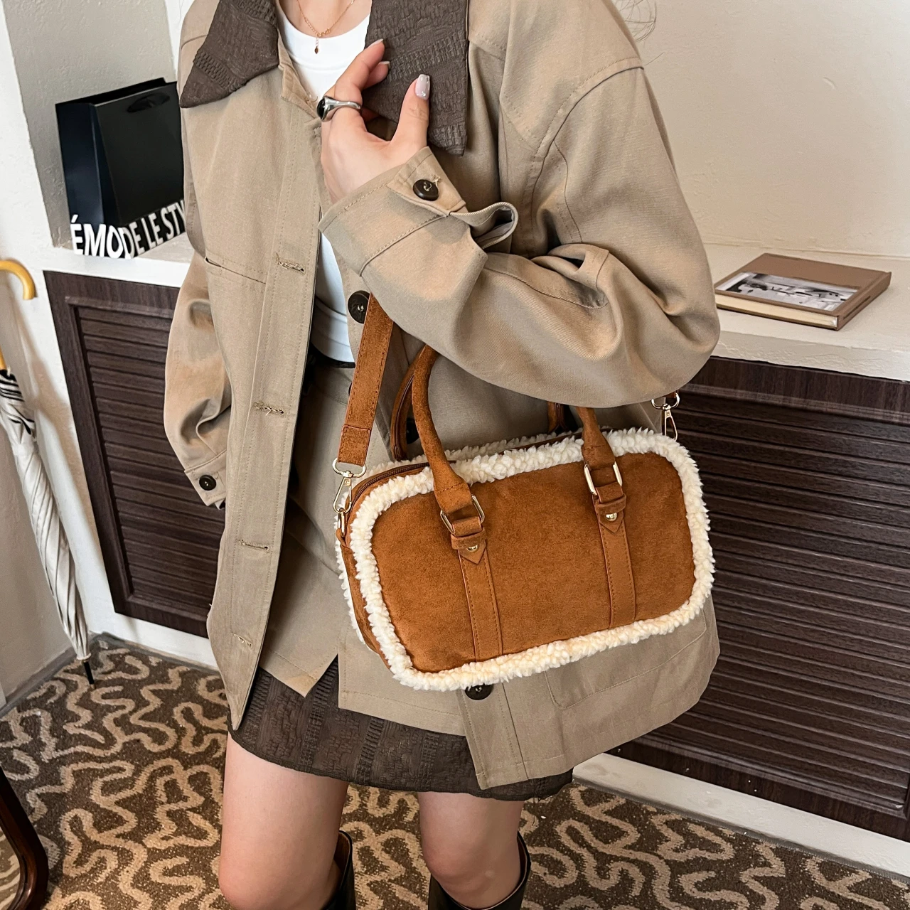 فو الفراء الديكور المرأة حقيبة يد الشتاء حقيبة كتف مربعة صغيرة ملحق الكرتون أفخم دمية حقيبة كروسبودي مع مقبض قصير