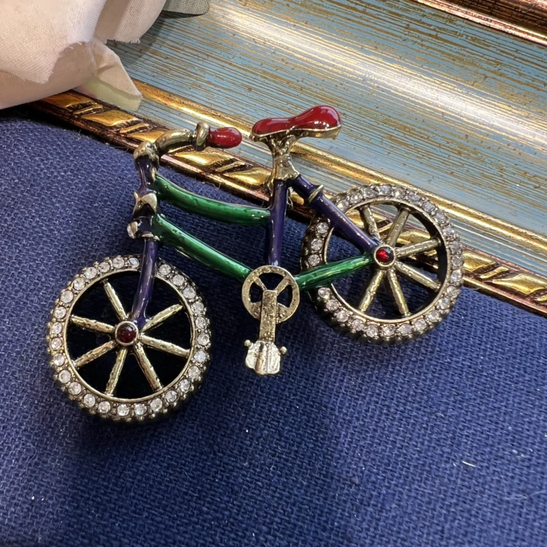 Medieval Vintage Bicycle-shaped Brooch Creative Luxury Rhinestone Pins Elegant and Exquisite Retro Women's Clothing Accessories