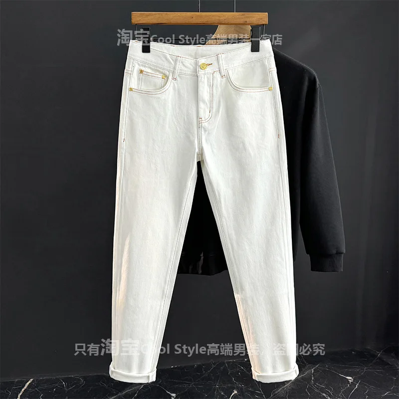 

Легкие роскошные белые джинсы, мужские облегающие маленькие ноги, осень 2026, новый тренд, модные длинные брюки высокого класса