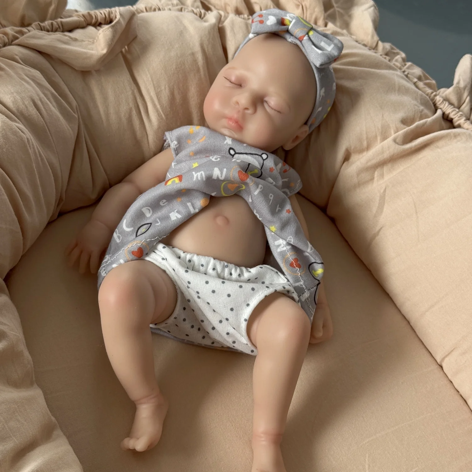 Lebensechte realistische 30CM Real Touch Ganzkörper-Festsilikon Sehr weiche elastische Haut Mädchen wiedergeborene Babypuppe Kunstspielzeug Geburtstagsgeschenke