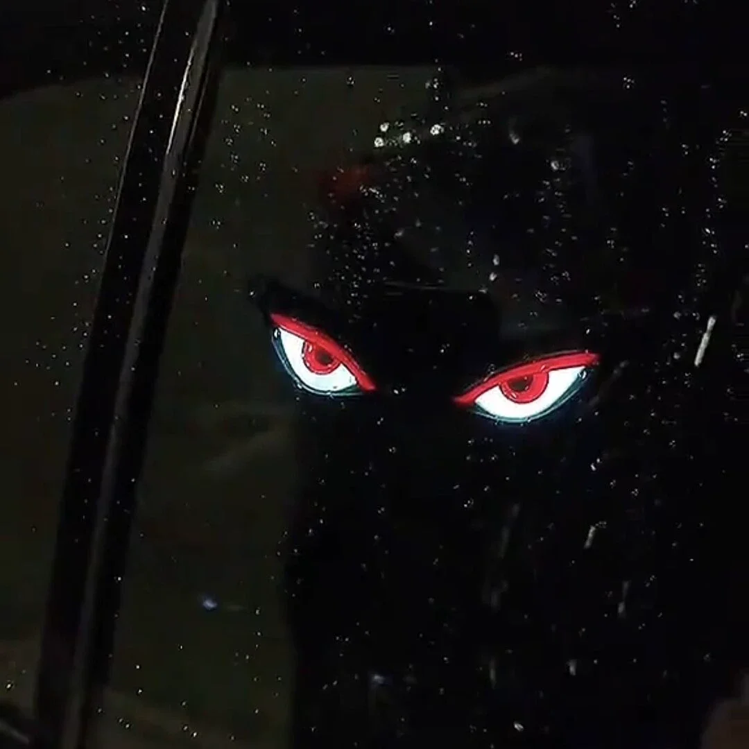 Lámpara LED Inalámbrica Solar para Coche, con Diseño de Ojo de Diablo Triangular, para Montar en la Ventana, con Expresión de Monstruo Pequeño, Luz Ambiental, Sin Cables