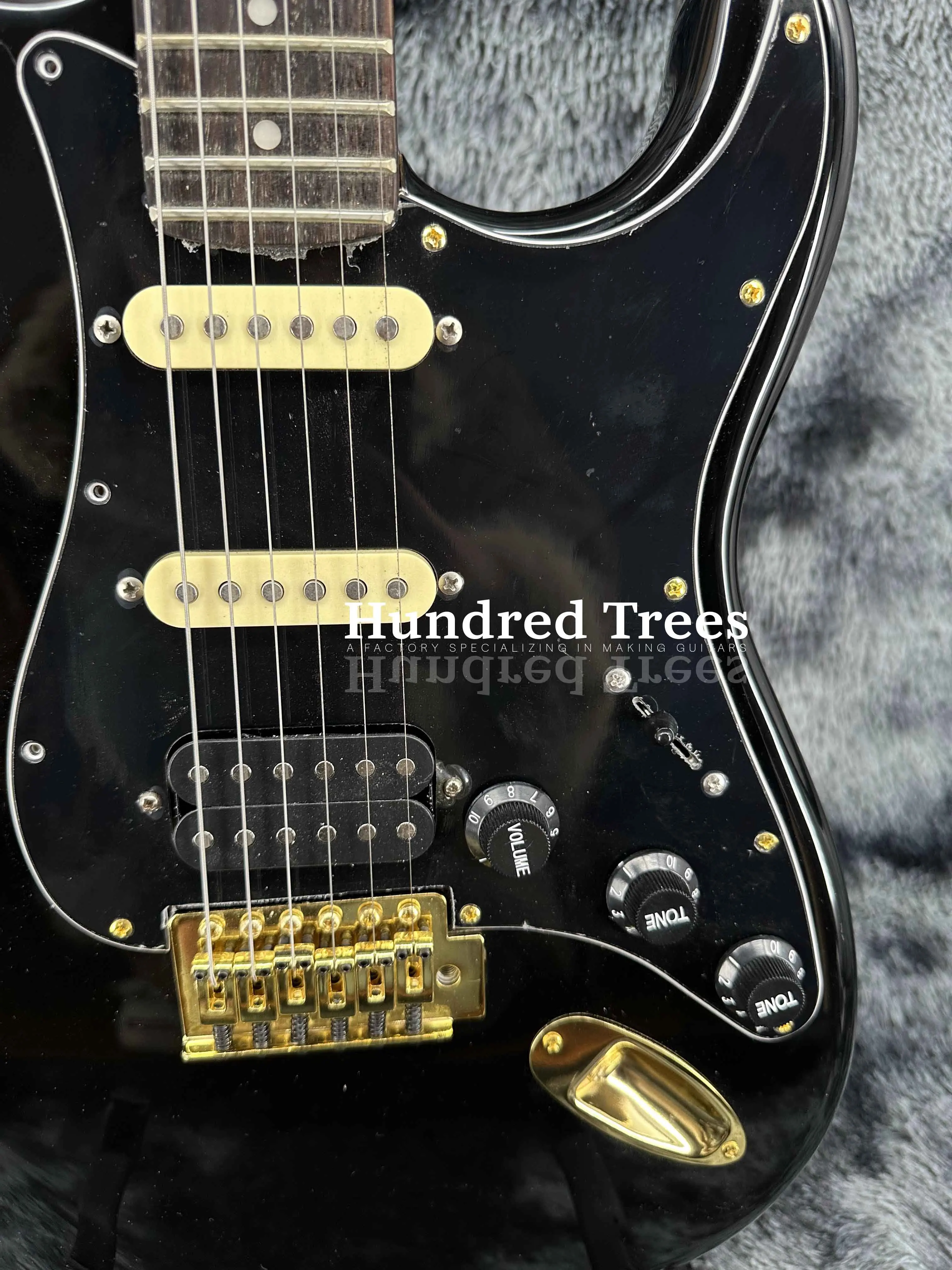 ST Electric Guitar Black Color Rosewood Fretboard Mahogany Body Gold Hardware Free shipping