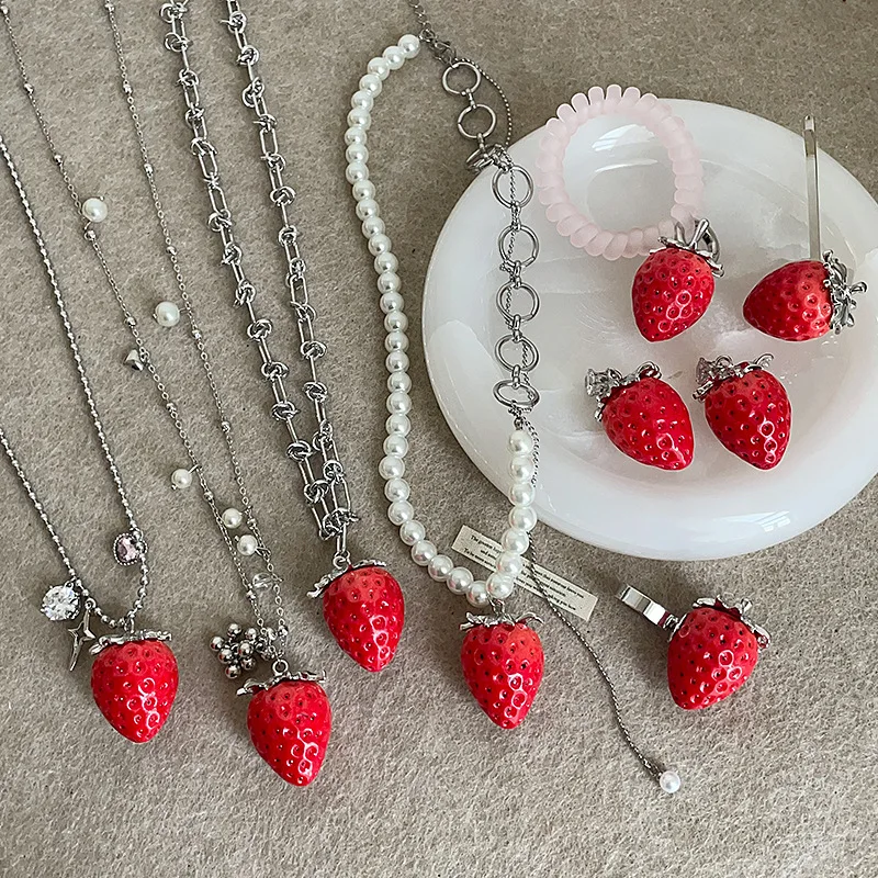 Minar Sweet Multiple Red Resin Strawberry Rhinestone Imitation Pearl Heart Cross Anhänger Halsketten für Frauen Chokers Pendientes