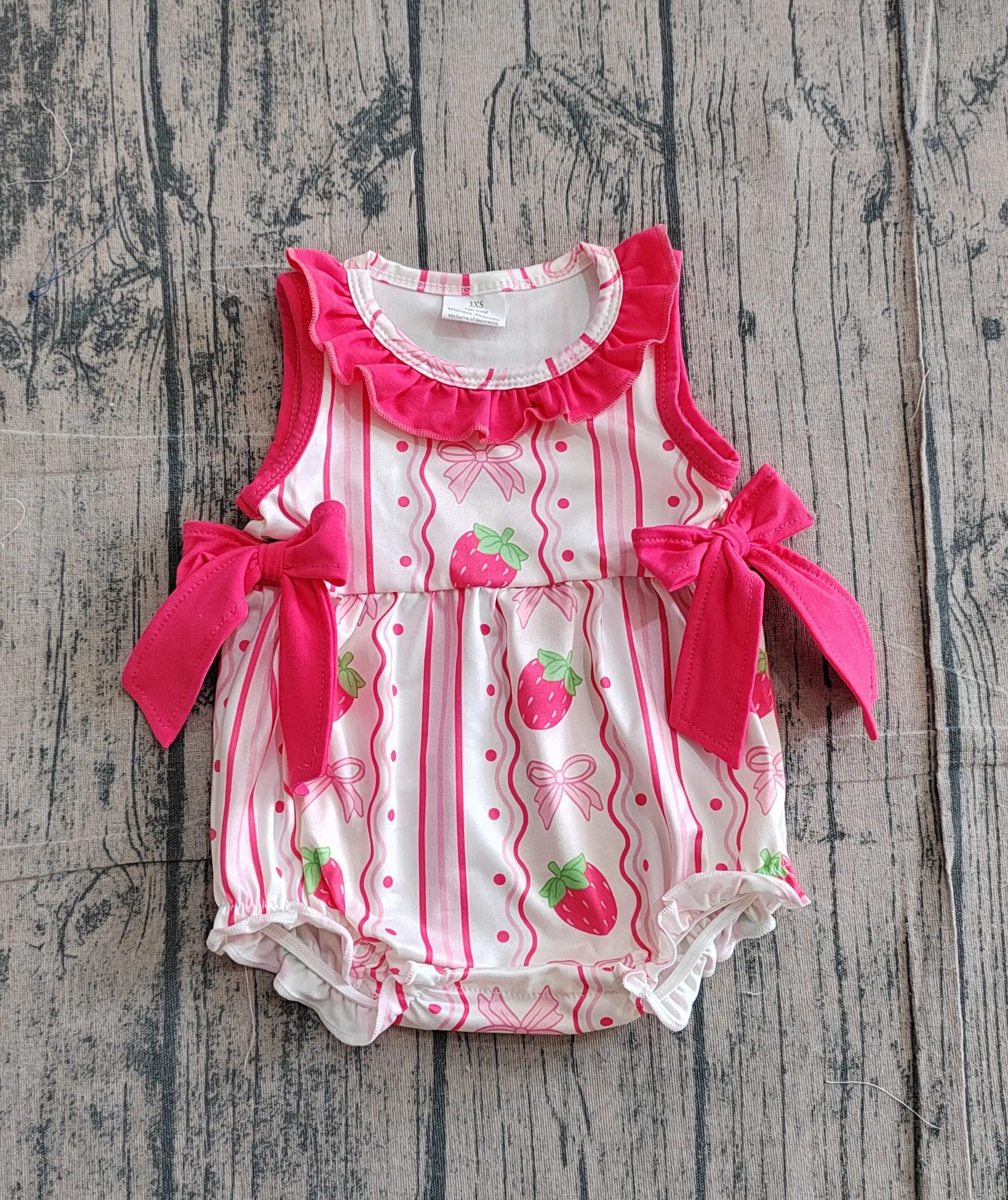 Wholesale Newborn Infant Ruffle Bodysuit Kids Toddler Sleeveless Strawberry Bows Bubble Romper Baby Girl Children Girls Clothes