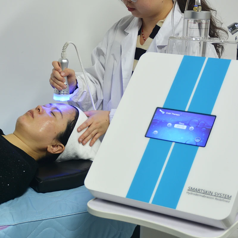 Machine faciale d'hydradermabrasion 3 en 1 pour minimiser les pores, l'élimination des points noirs et le raffermissement de la peau